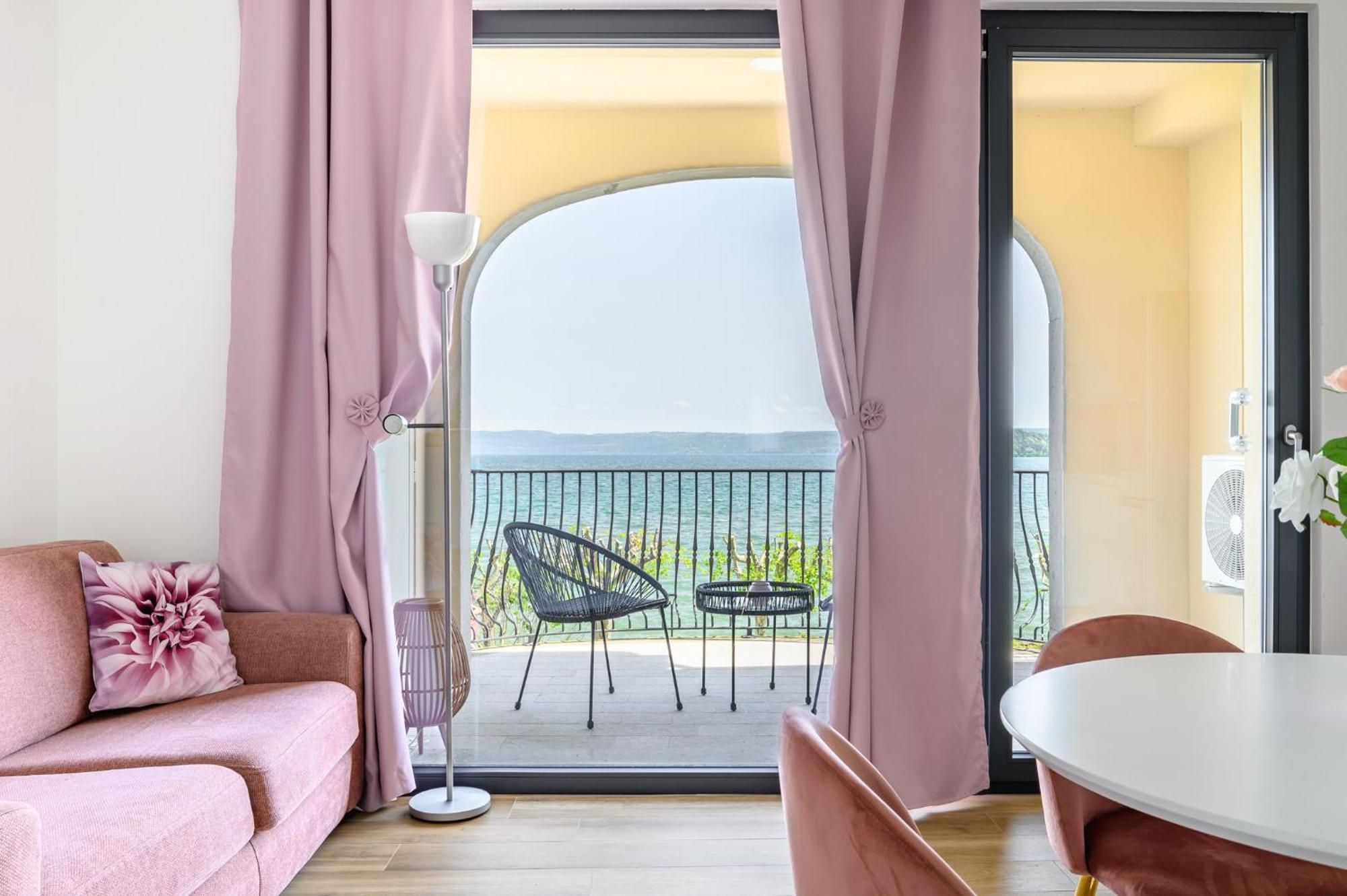 Casa Vacanze Maddalena - Palazzetto Sul Lago - Diamante Rosa مارتا الغرفة الصورة
