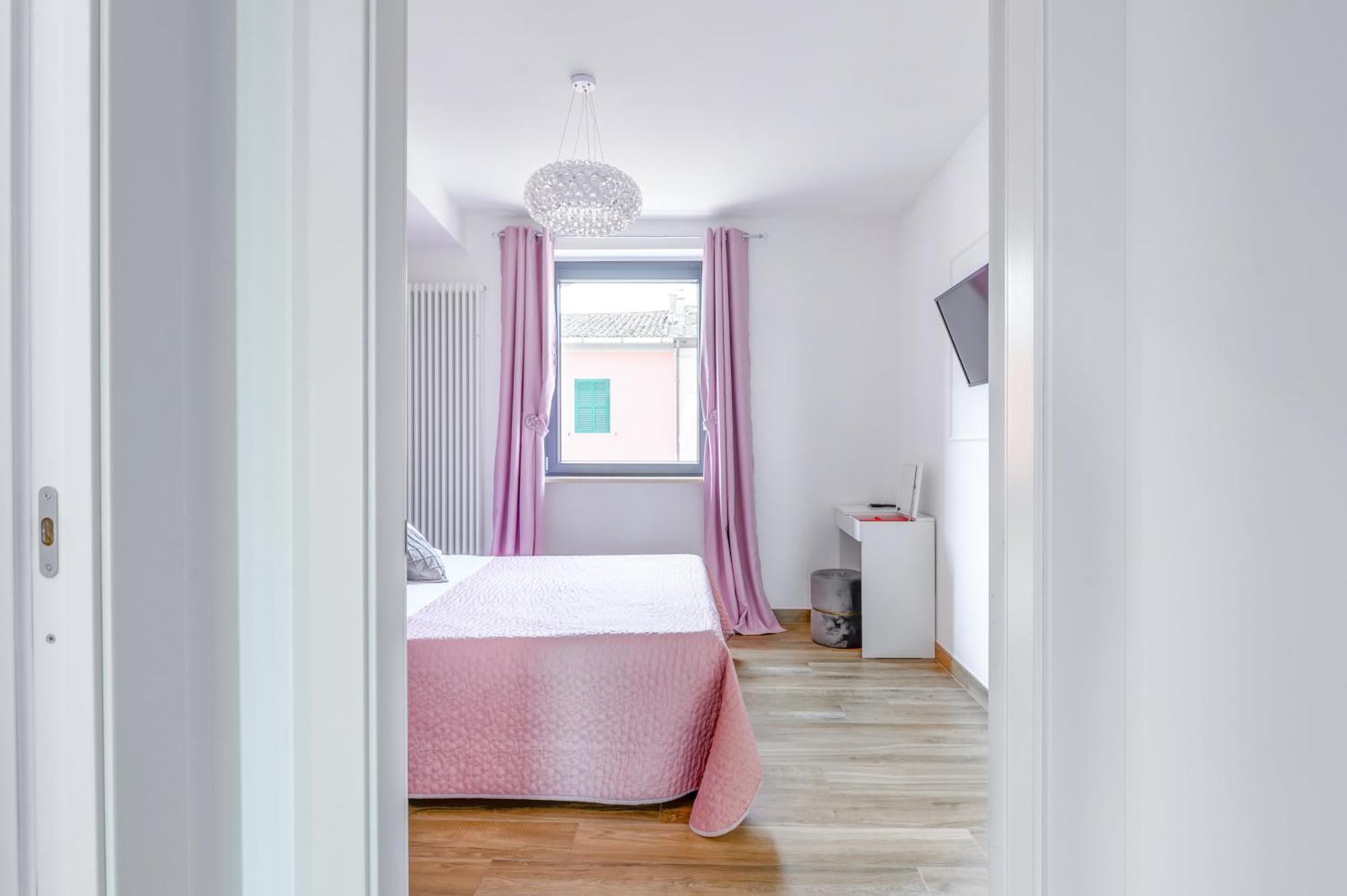 Casa Vacanze Maddalena - Palazzetto Sul Lago - Diamante Rosa مارتا المظهر الخارجي الصورة