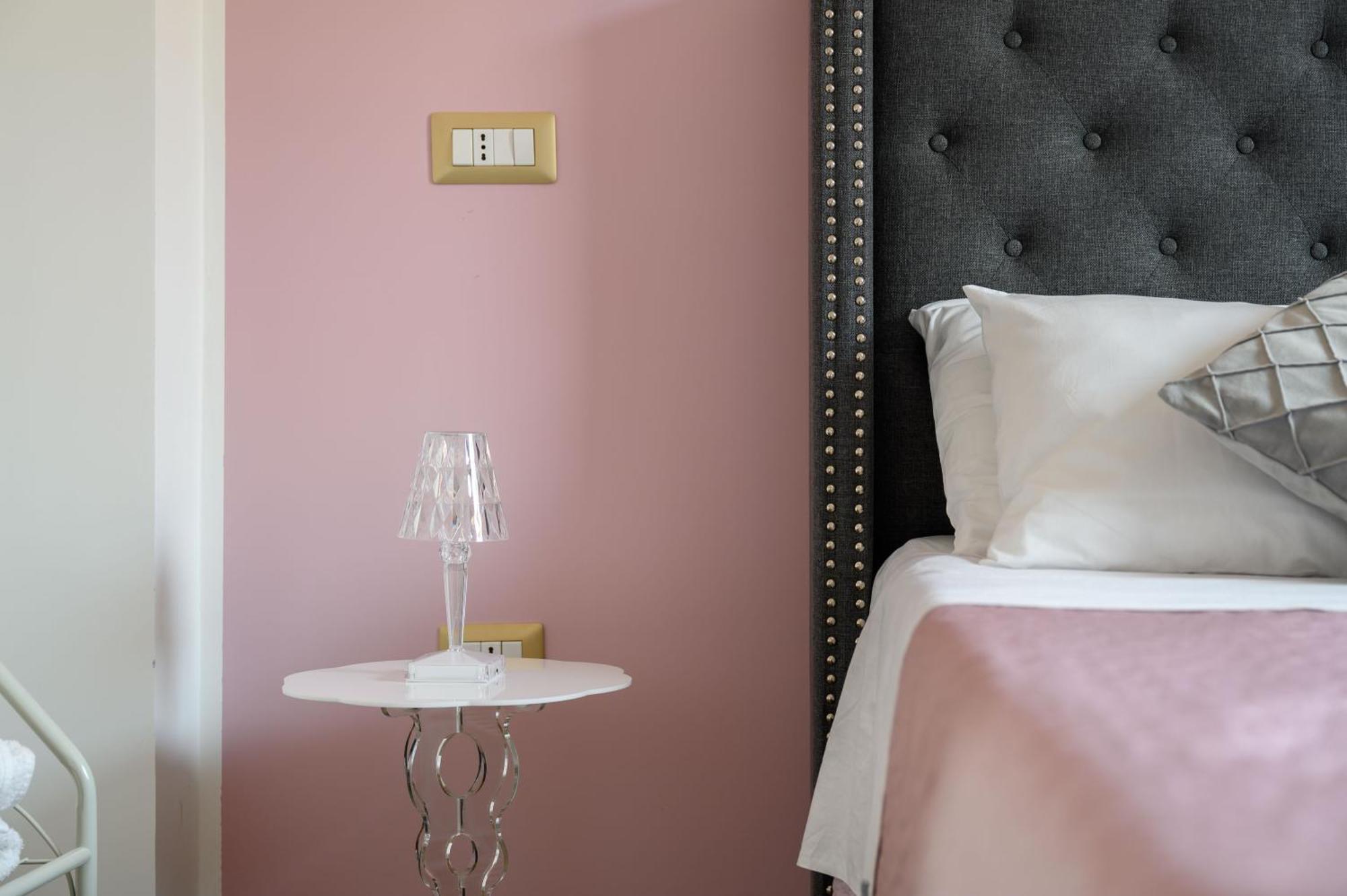 Casa Vacanze Maddalena - Palazzetto Sul Lago - Diamante Rosa مارتا المظهر الخارجي الصورة