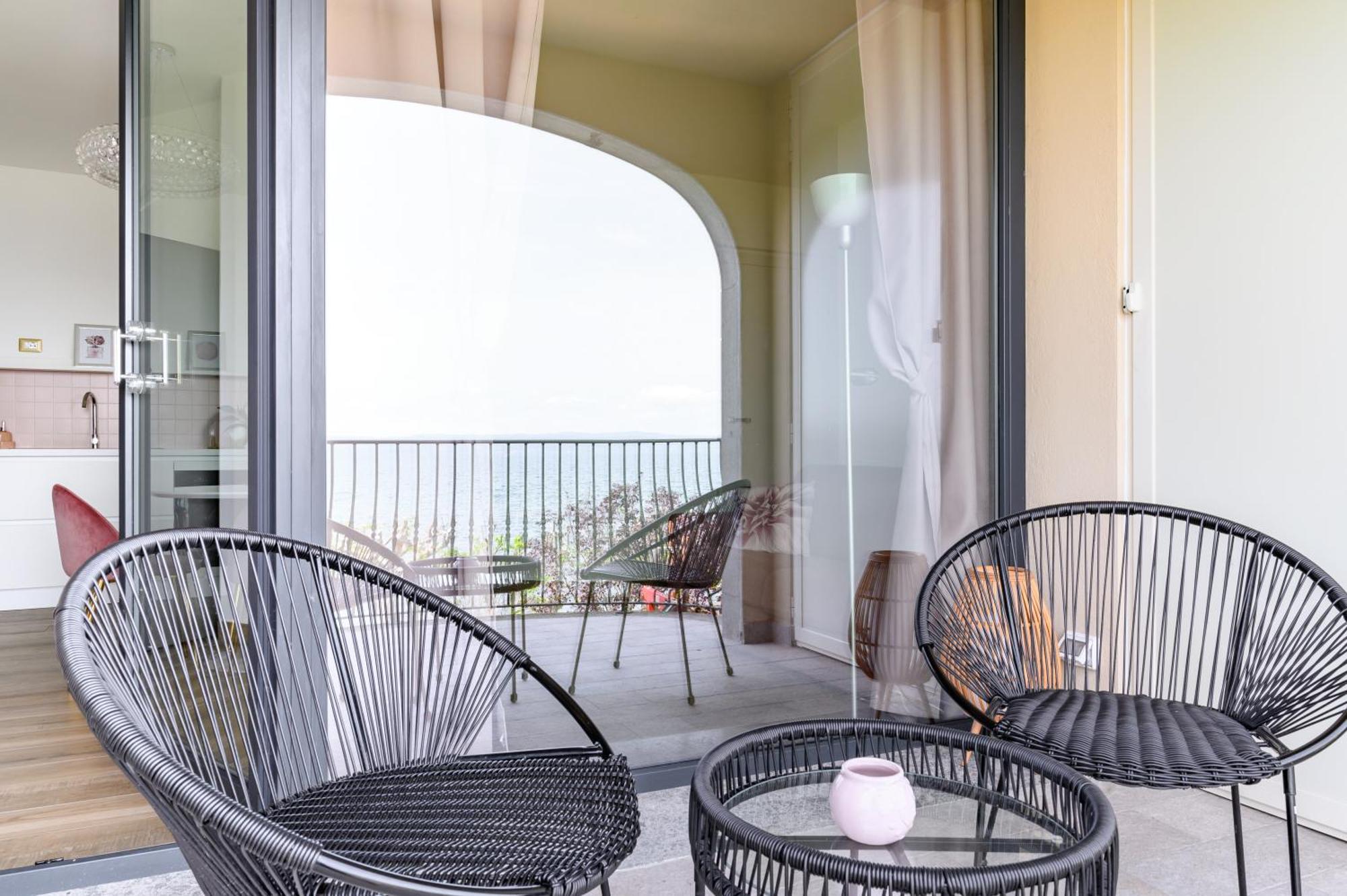 Casa Vacanze Maddalena - Palazzetto Sul Lago - Diamante Rosa مارتا المظهر الخارجي الصورة