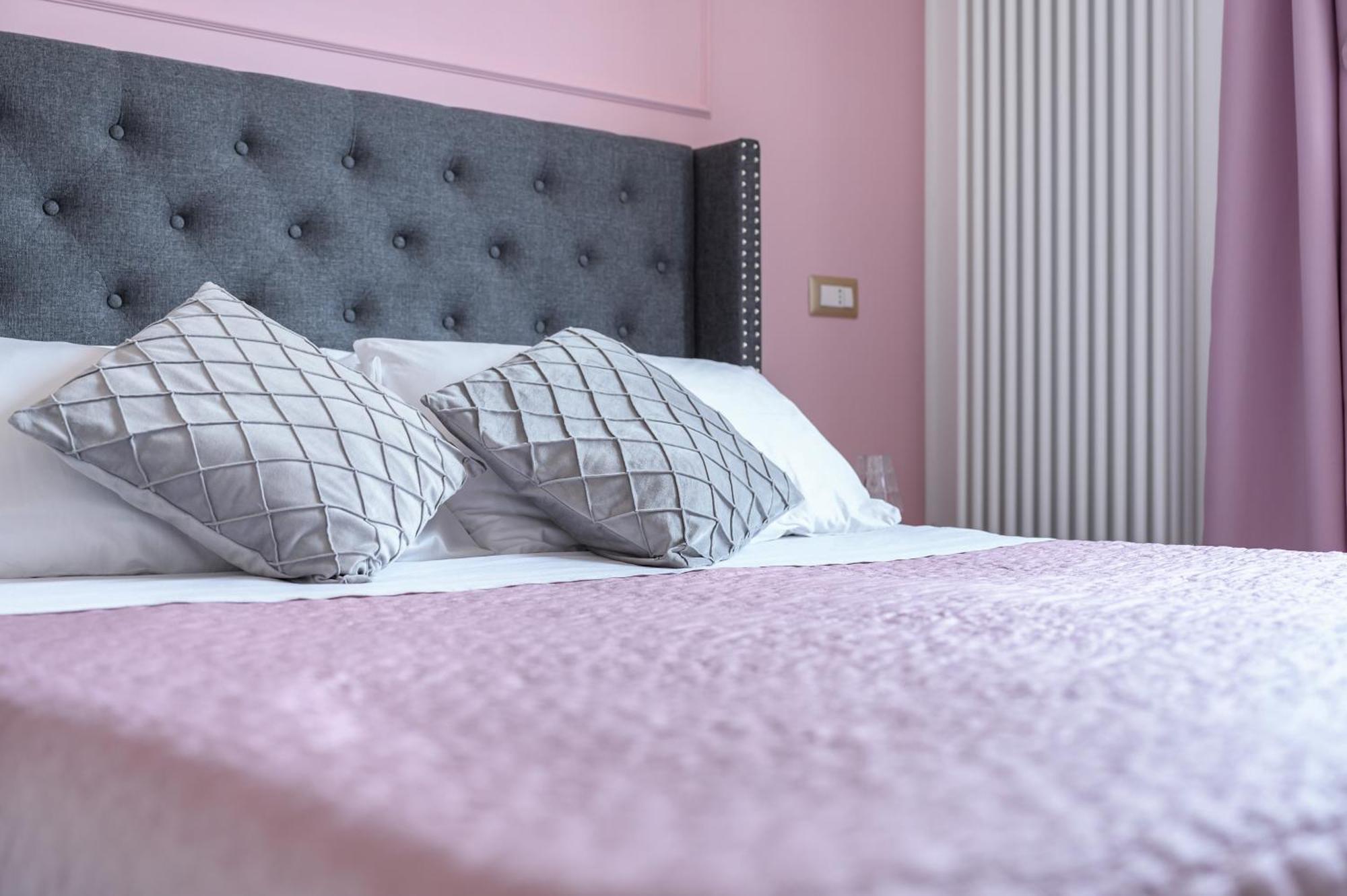 Casa Vacanze Maddalena - Palazzetto Sul Lago - Diamante Rosa مارتا المظهر الخارجي الصورة