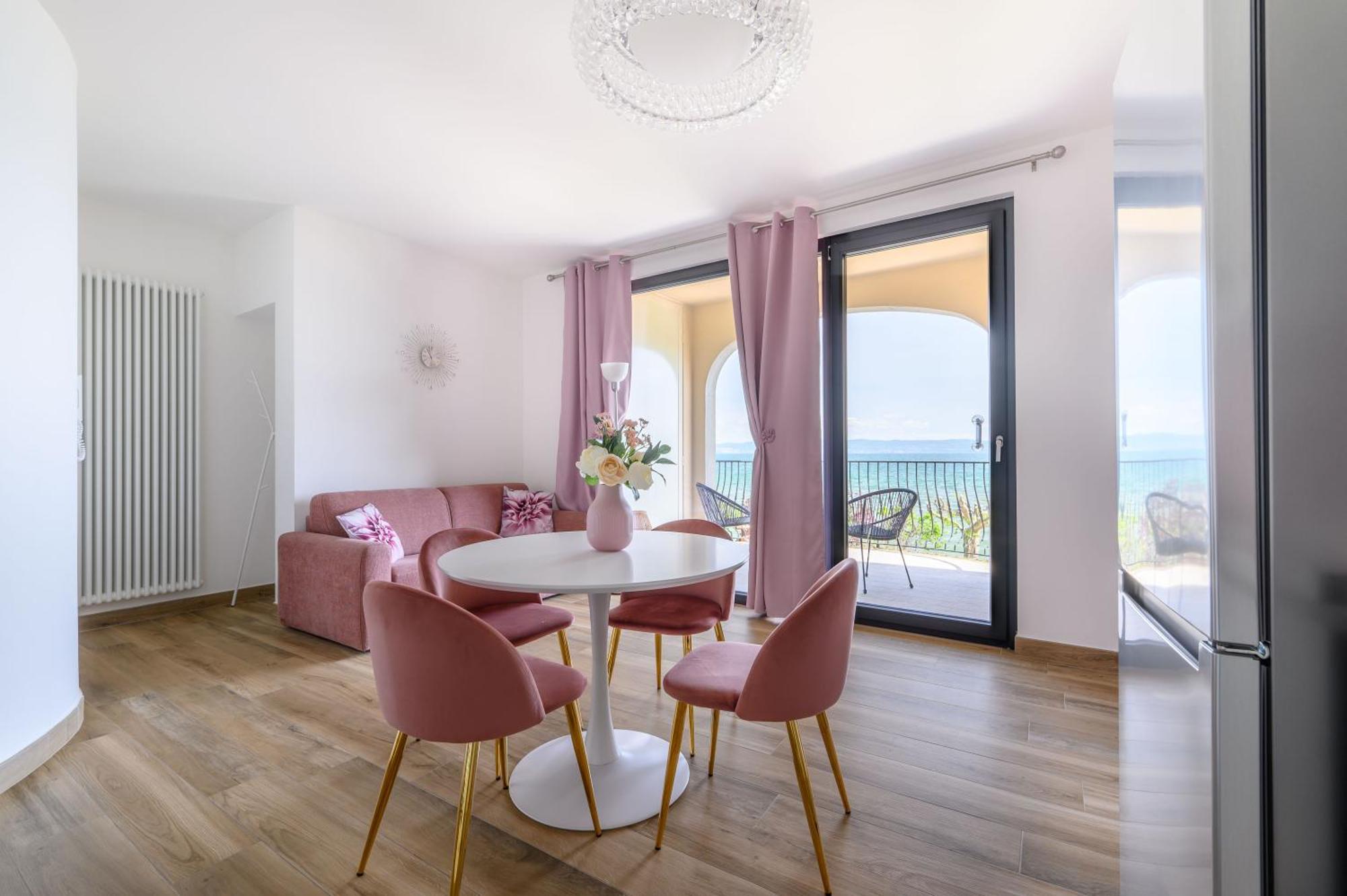 Casa Vacanze Maddalena - Palazzetto Sul Lago - Diamante Rosa مارتا المظهر الخارجي الصورة