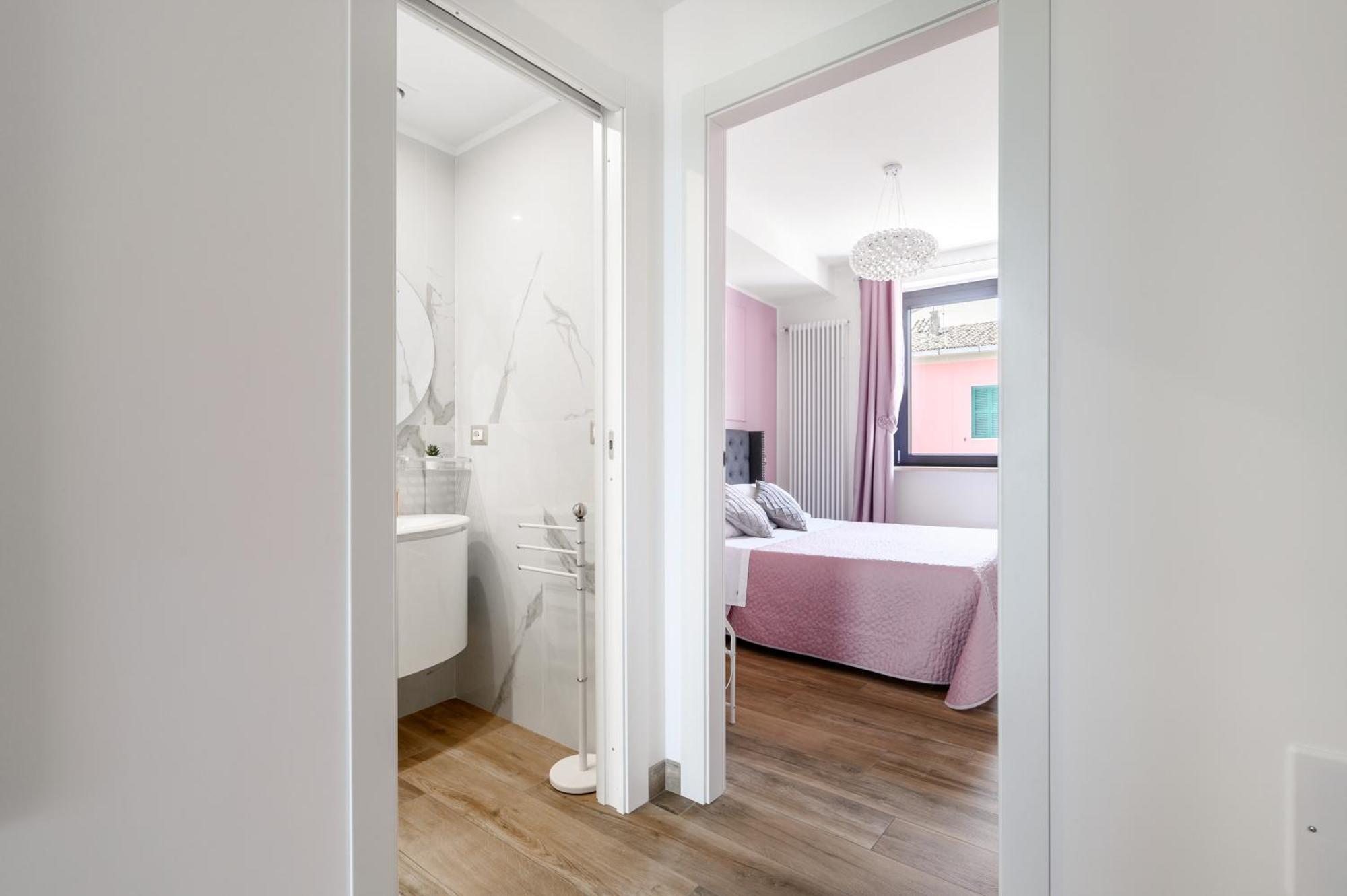 Casa Vacanze Maddalena - Palazzetto Sul Lago - Diamante Rosa مارتا المظهر الخارجي الصورة
