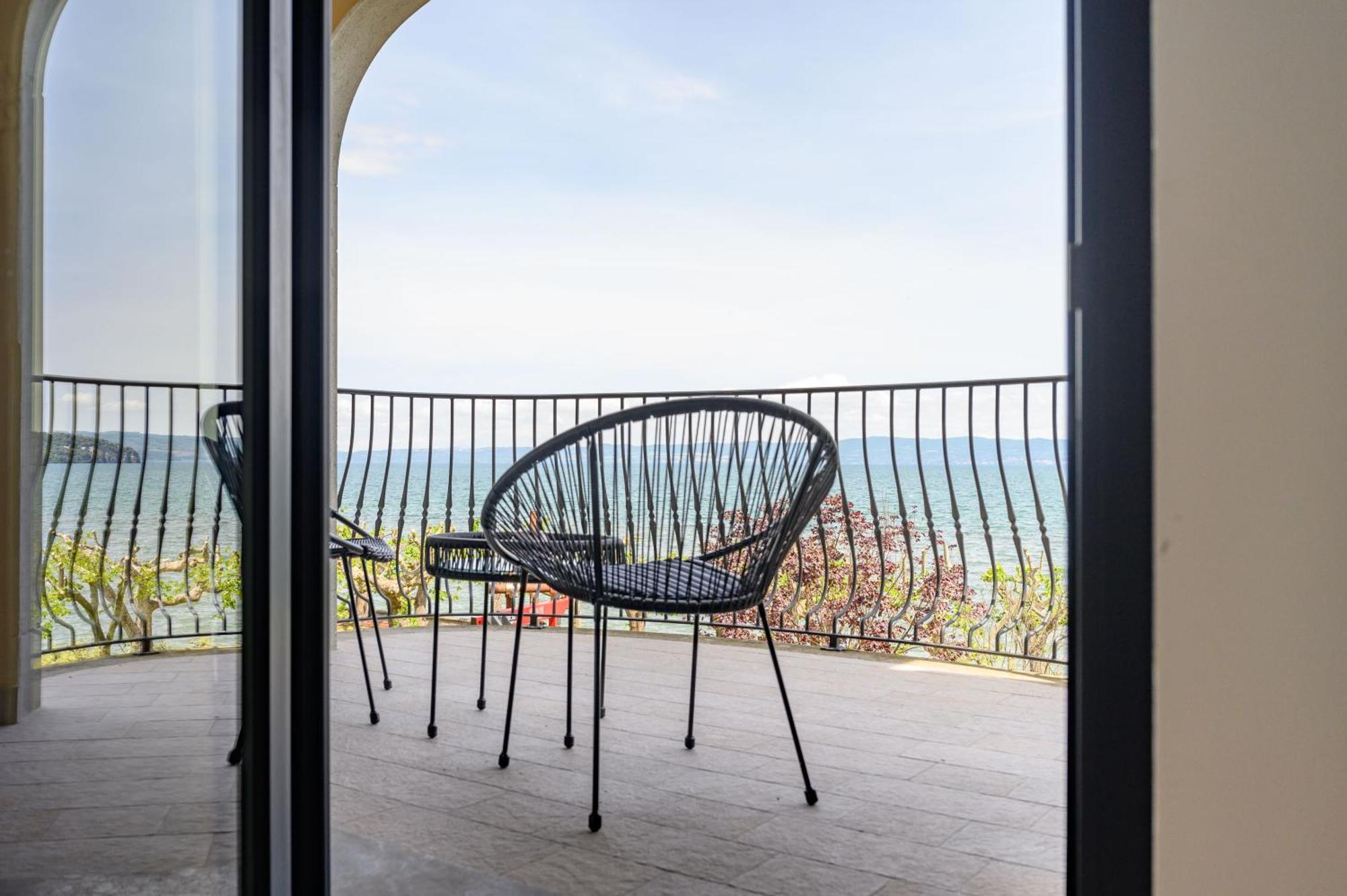Casa Vacanze Maddalena - Palazzetto Sul Lago - Diamante Rosa مارتا المظهر الخارجي الصورة